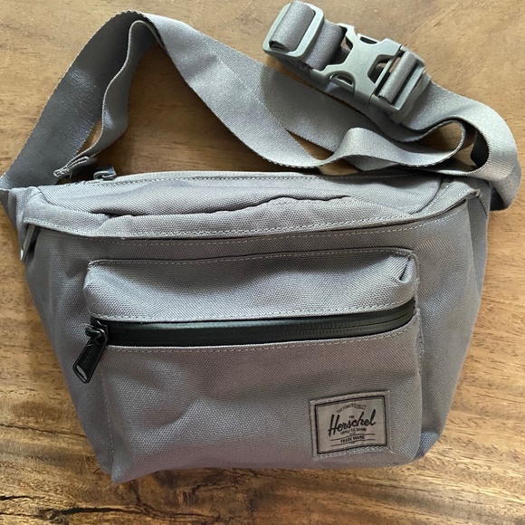 Herschel Supply Company Handbags - Herschel Supply 3.5L hip waist pack